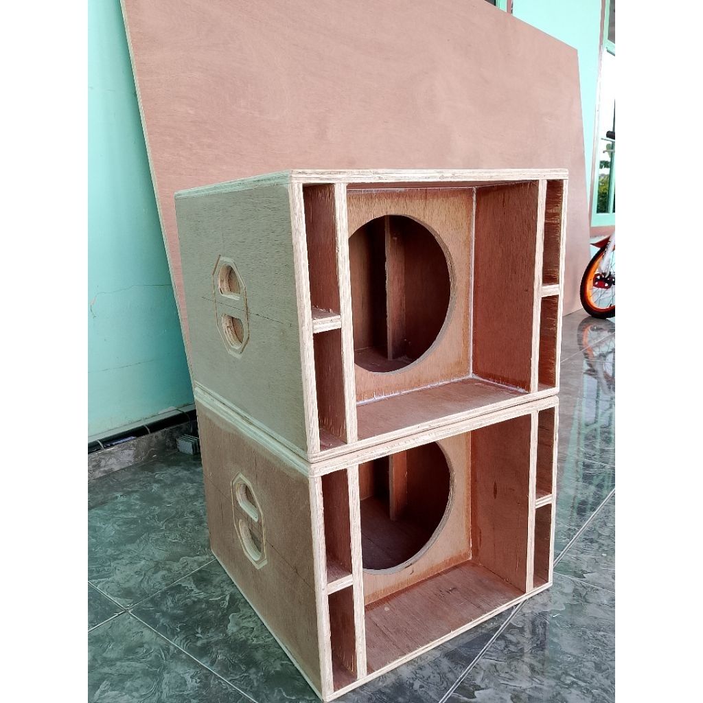 box spl 10 inch bahan padet dan halus