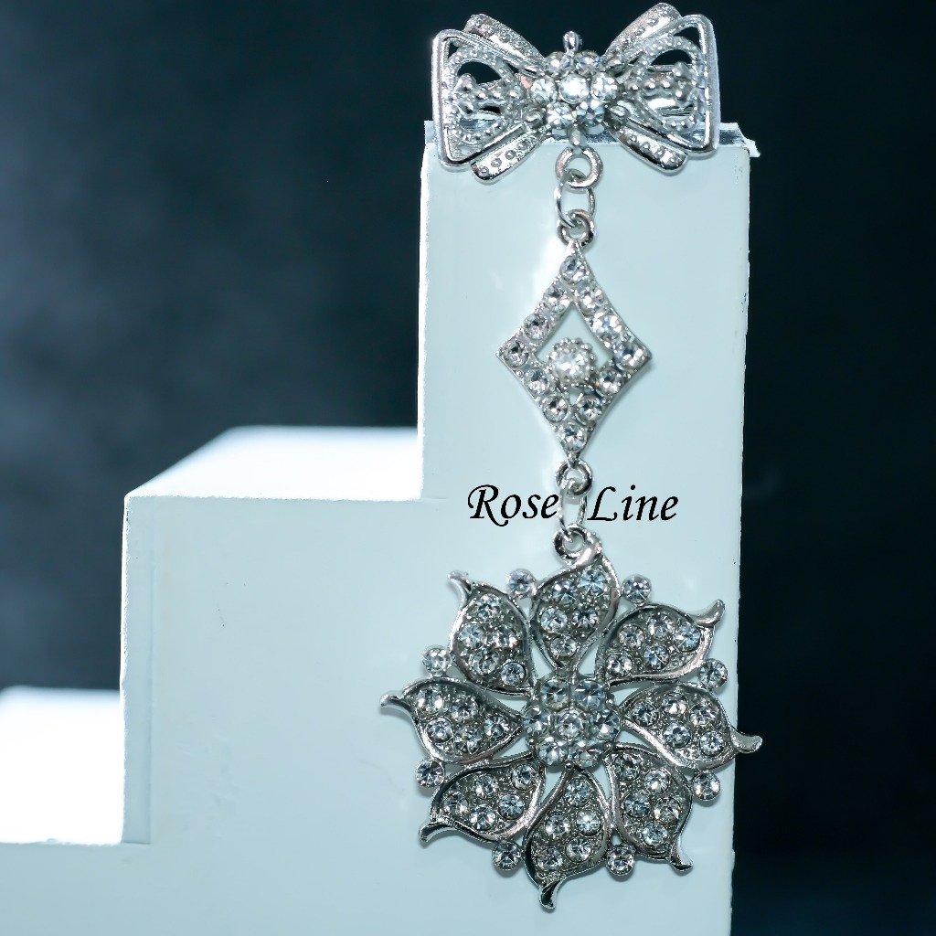 Evarose Medallion – Bros Dagu Gantung Motif Floral Simetris Elegan untuk Hijab dan Busana Formal