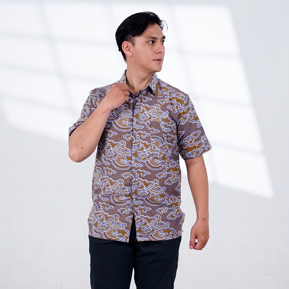 BATIK TRUSMI Kemeja Batik Pria Motif Mega Mendung Pastel Senja