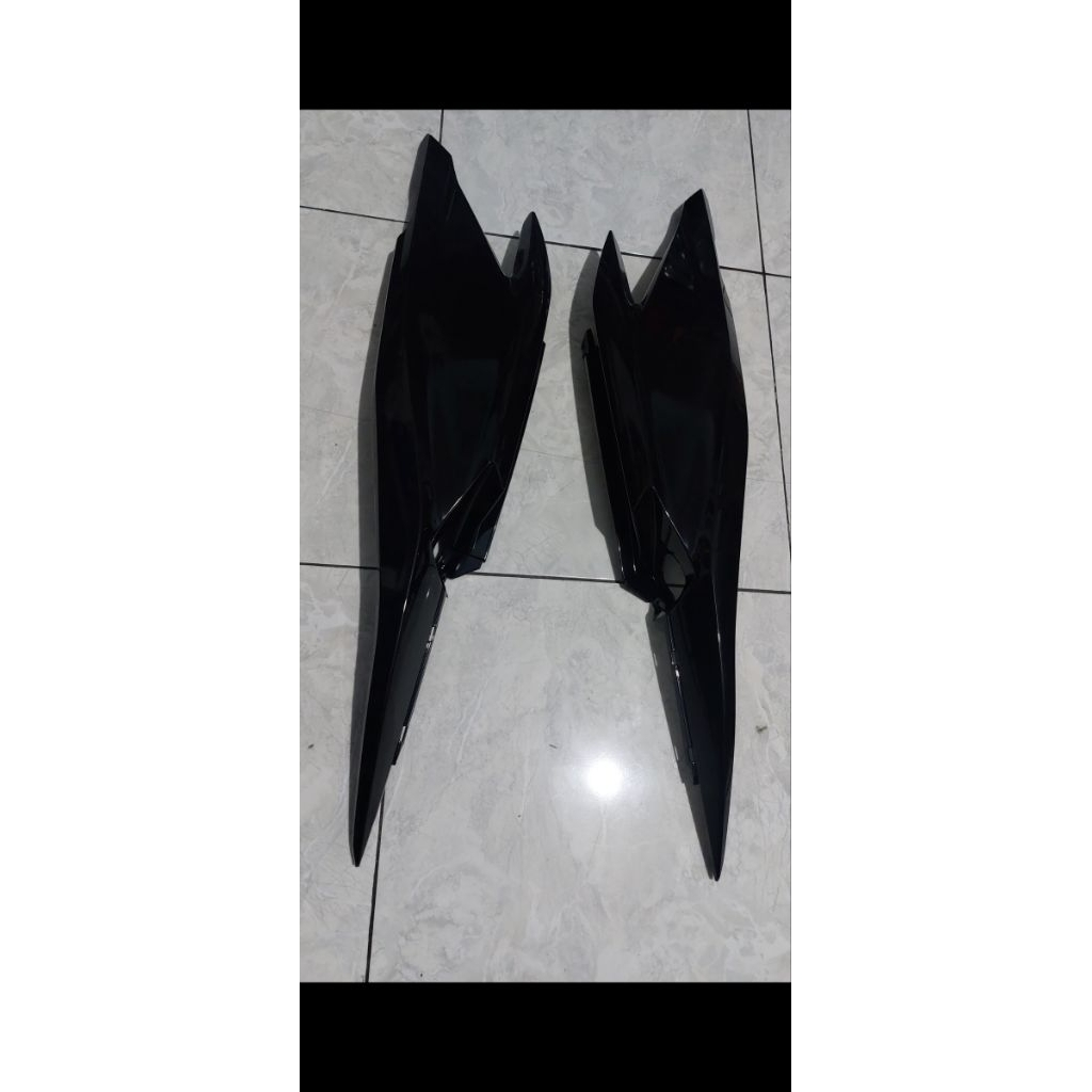 83500KZR600PFW dan 83600KZR600PFW Bodi Kanan Kiri Vario 125 KZR 2012 2013 2014