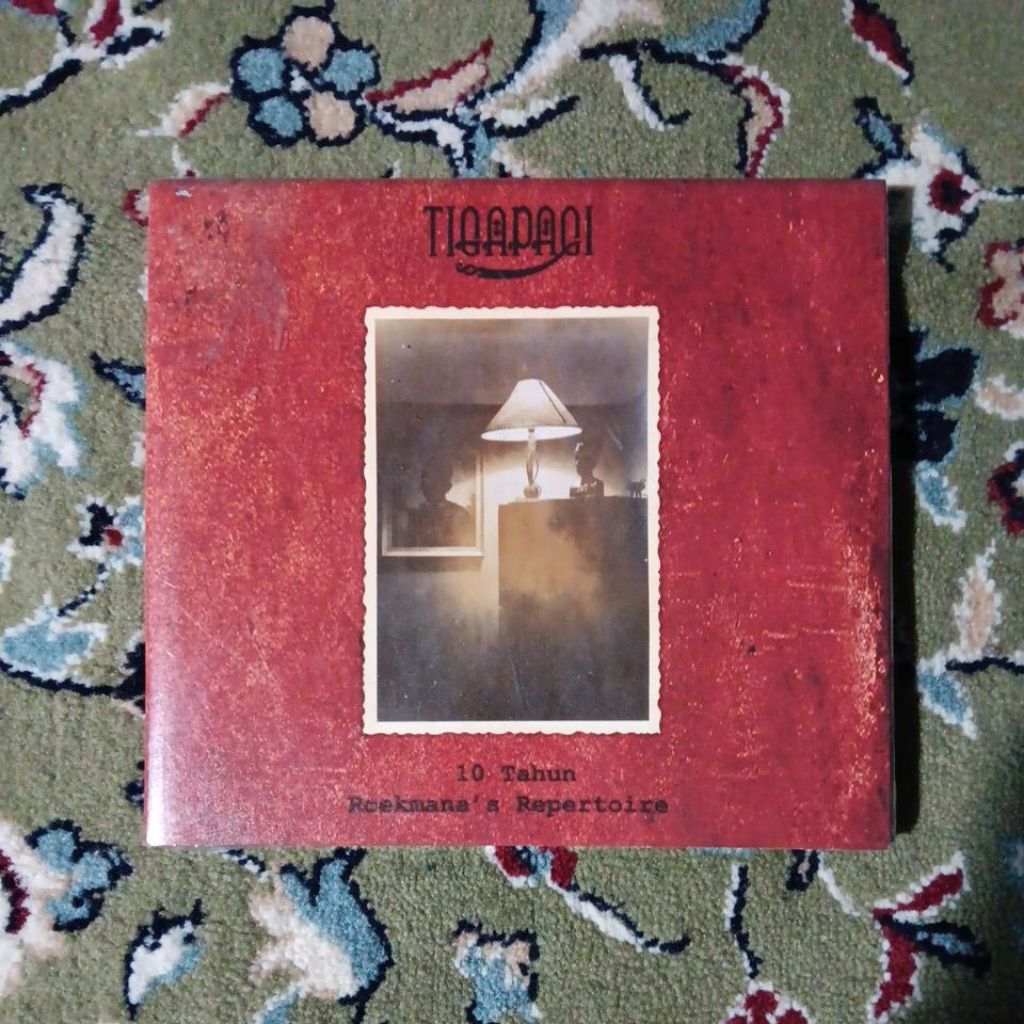 CD TIGAPAGI - 10 THN ROEKMANA'S REPERTOIRE (SEGEL)