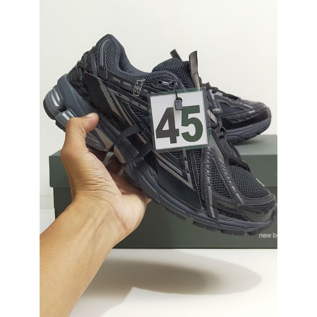 sepatu running pria etalase 45