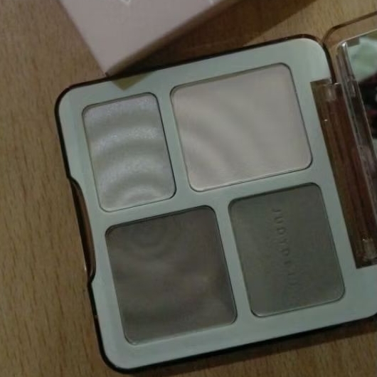 PRELOVED CONTOUR & HIGHLIGHT JUDYDOLL