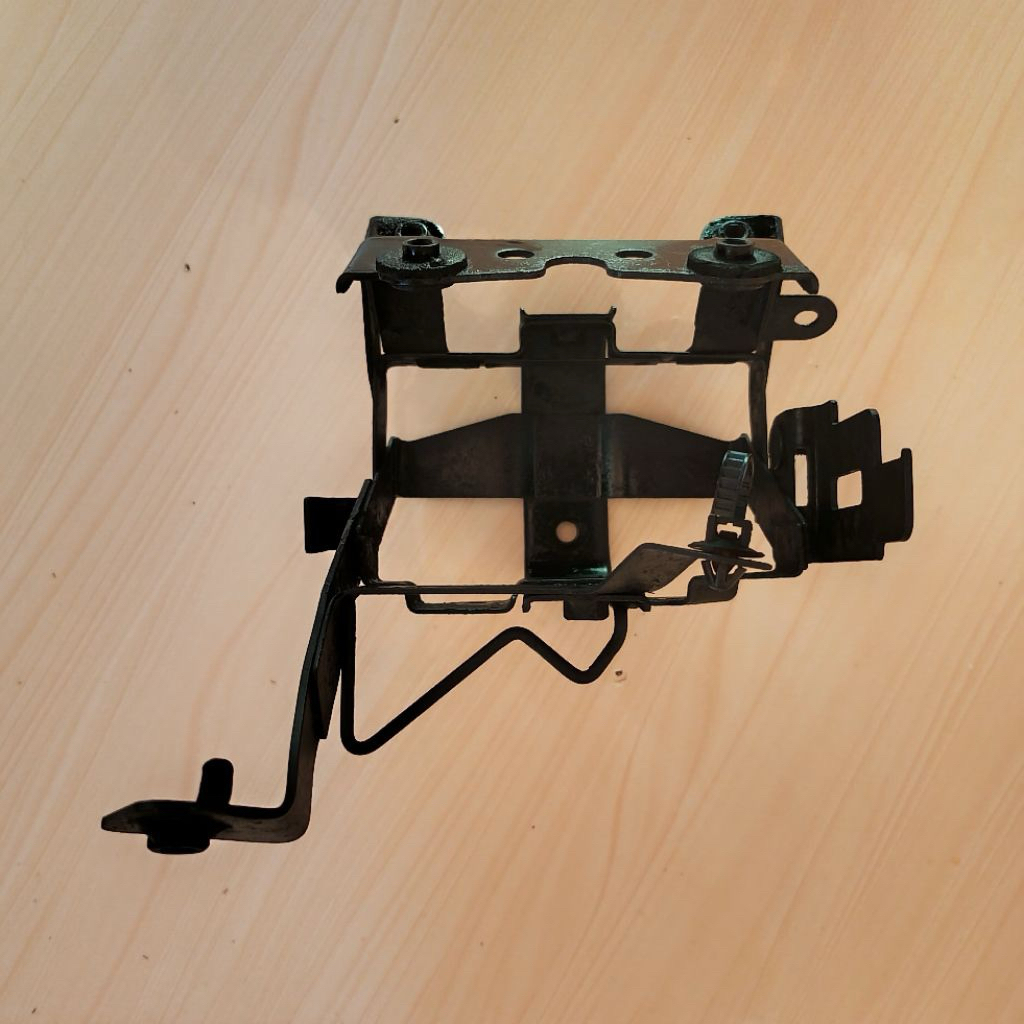 Tempat Aki Dudukan Aki Honda Vario 110 Karbu KVB original copotan motor