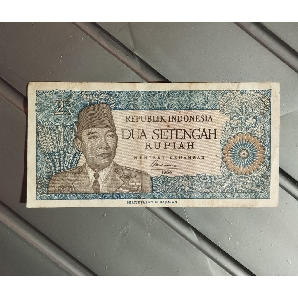 2,5 rupiah SOEKARNO 1964 utuh tidak sobek bekas beredar ASLI