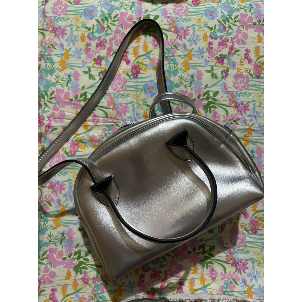 [PRELOVED] Tas Silver Slingbag