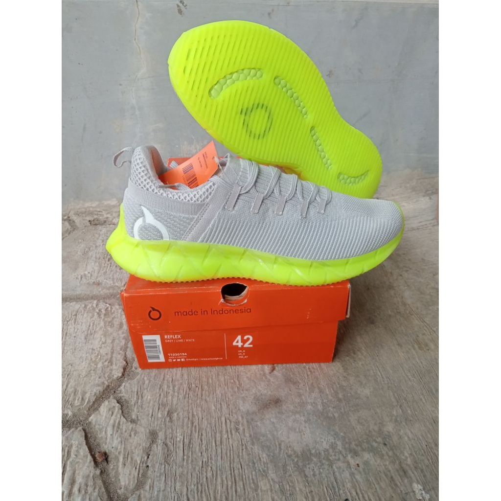 sepatu running ortuseight reflex minus