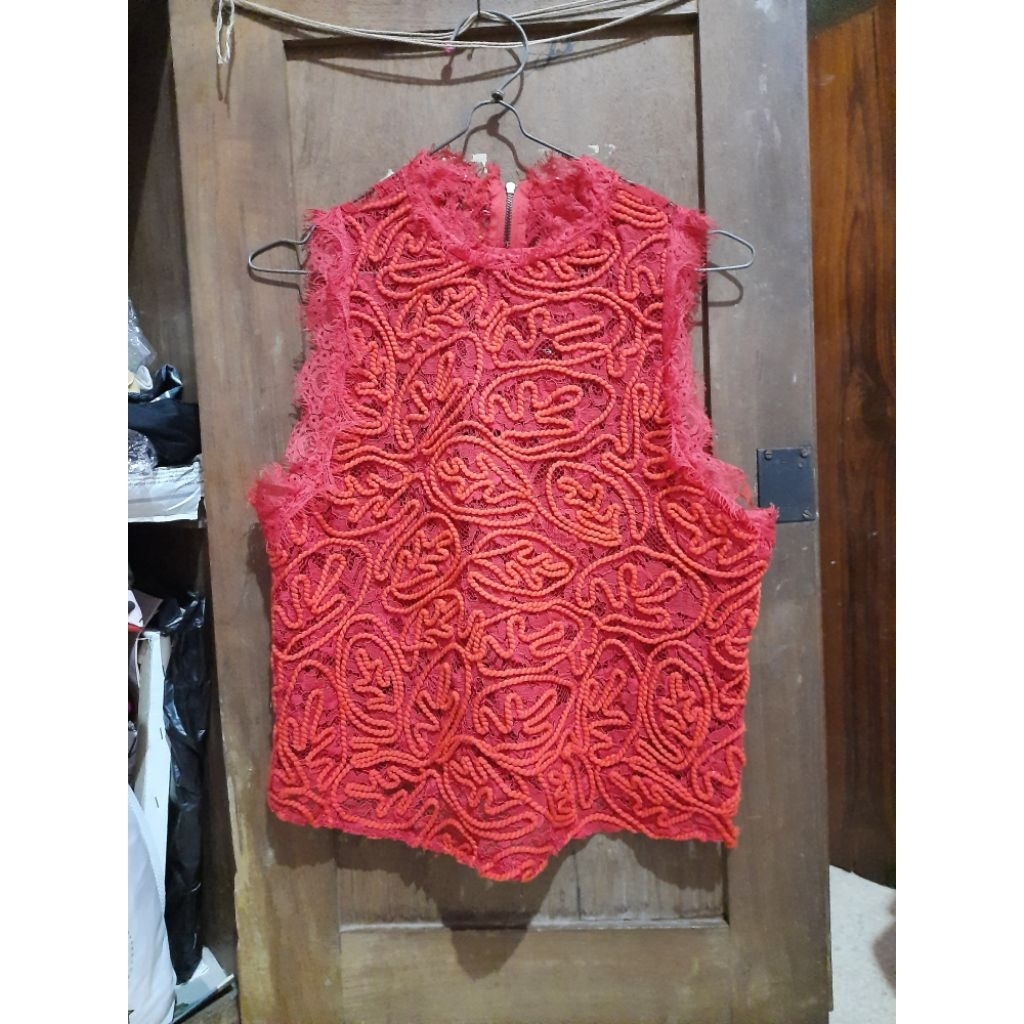 preloved Baju atasan kutung lengan pendek warna merah brokat