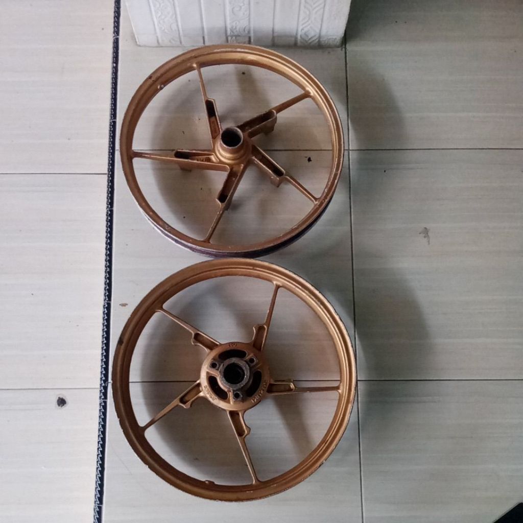 pelek velg depan belakang Suzuki satria fu motif potong original copotan motor
