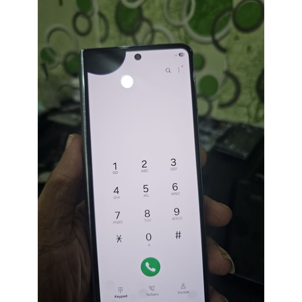 Lcd kecil samsung z fold 4 minus