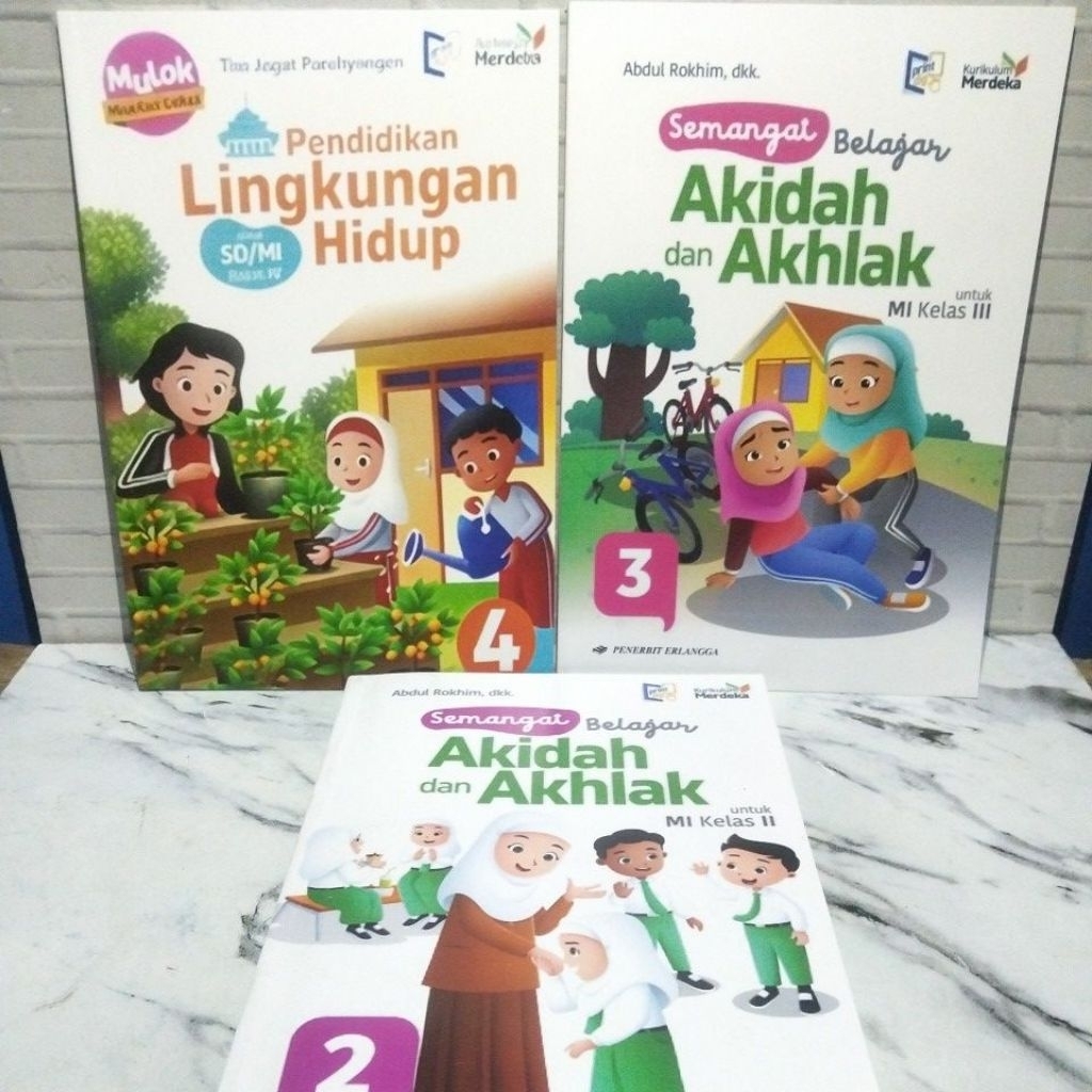 buku baru Akidah dan Akhlak kelas 3,4 SD  / Pendidikan Lingkungan hidup kelas 4 SD