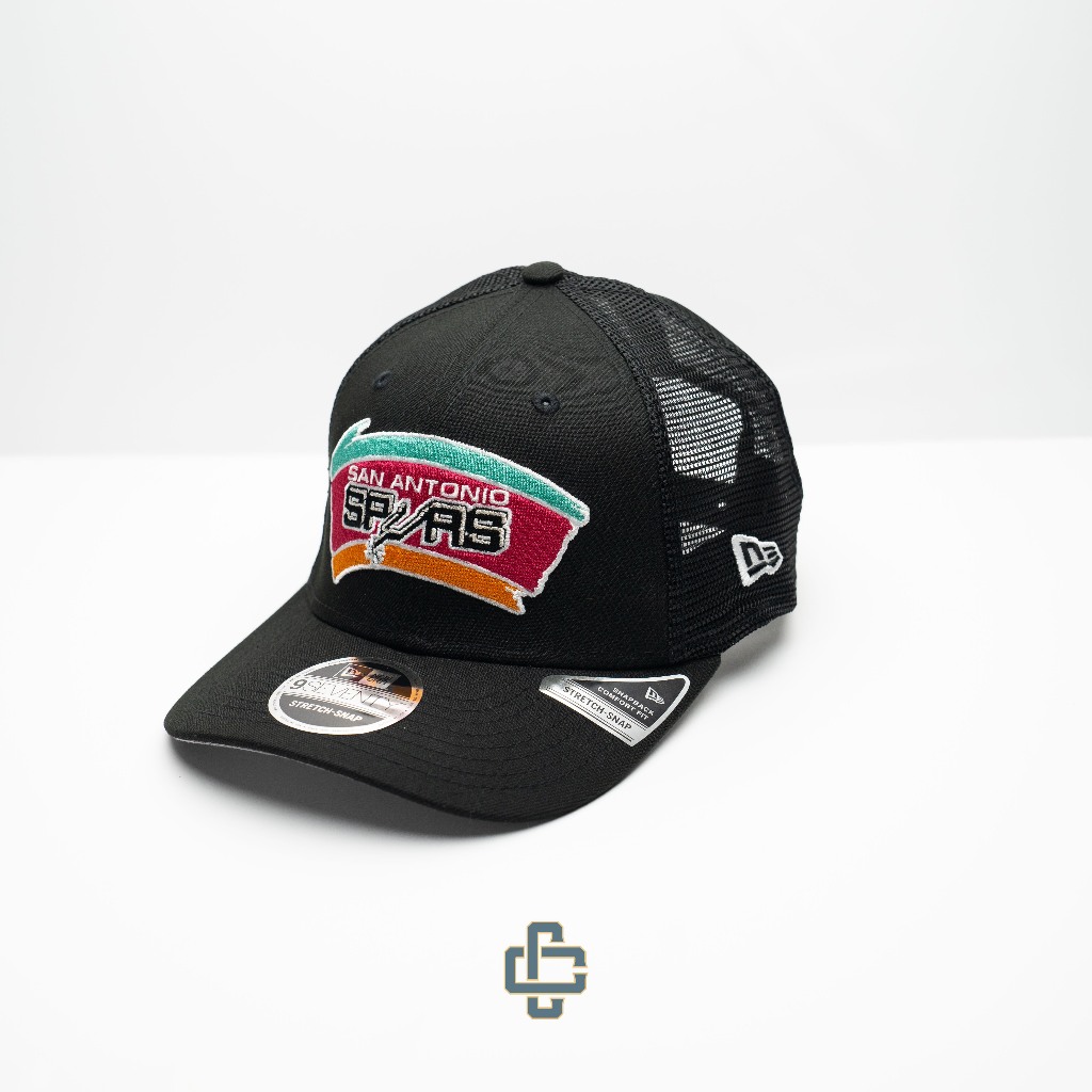 TOPI NEW ERA ORIGINAL NBA TRUCKER 9SEVENTY SAN ANTONIO SPURS HWC EDITION BLACK