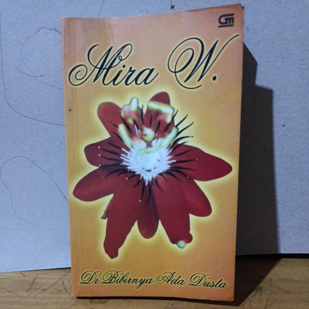 DI BIBIRNYA ADA DUSTA by Mira. W