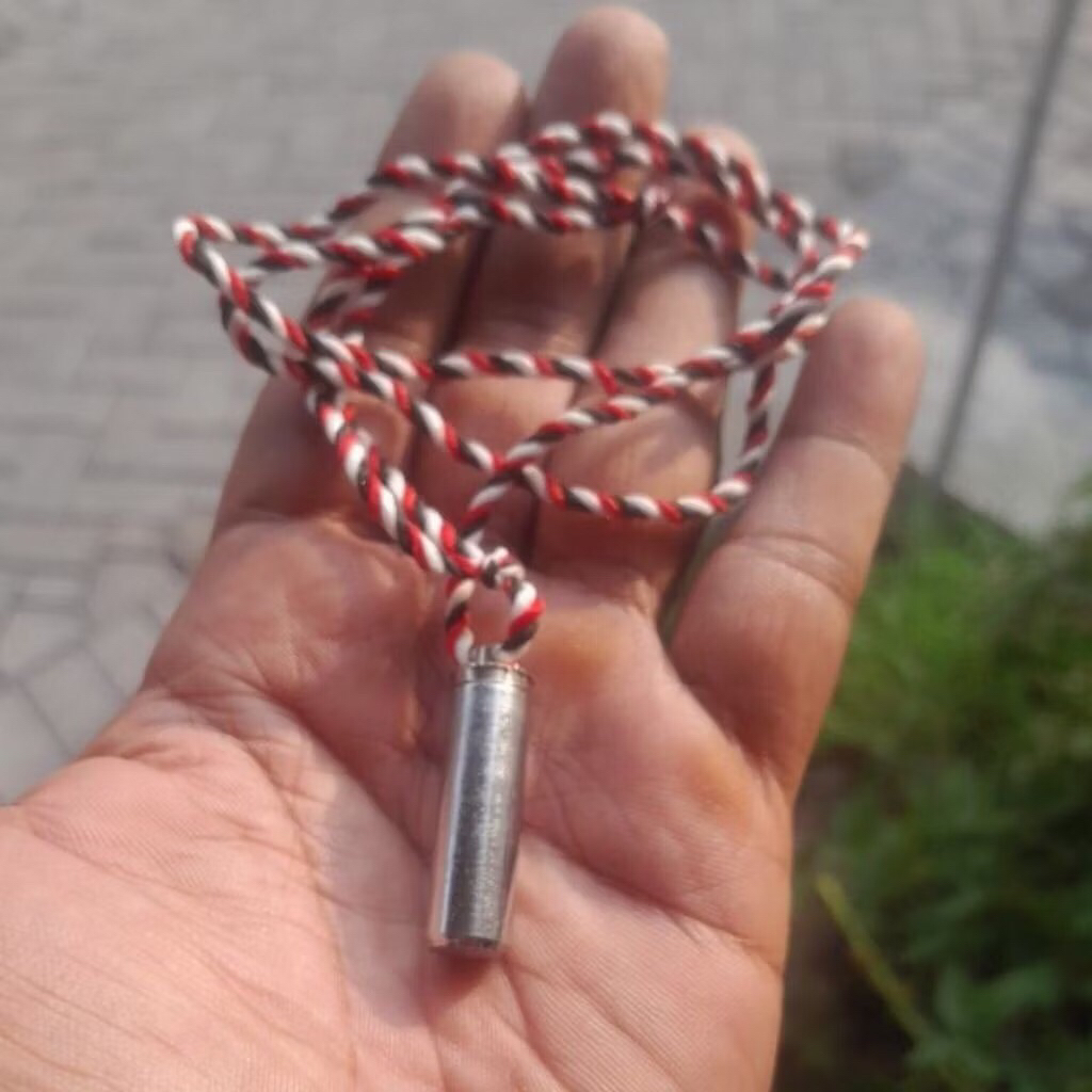 KALUNG TRIDATU LIONTIN TABUNG TITANIUM WARNA PUTIH