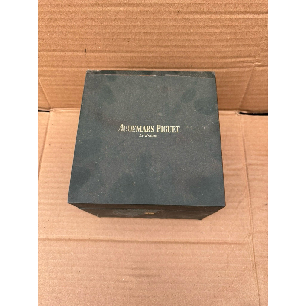 Kotak jam tangan Audemars Piguet