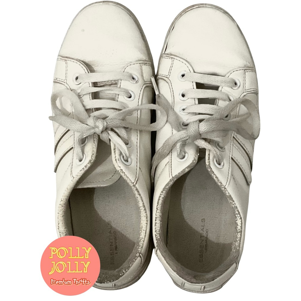 ESSENTIALS - Sepatu Tali Sneakers Warna Putih (Preloved)