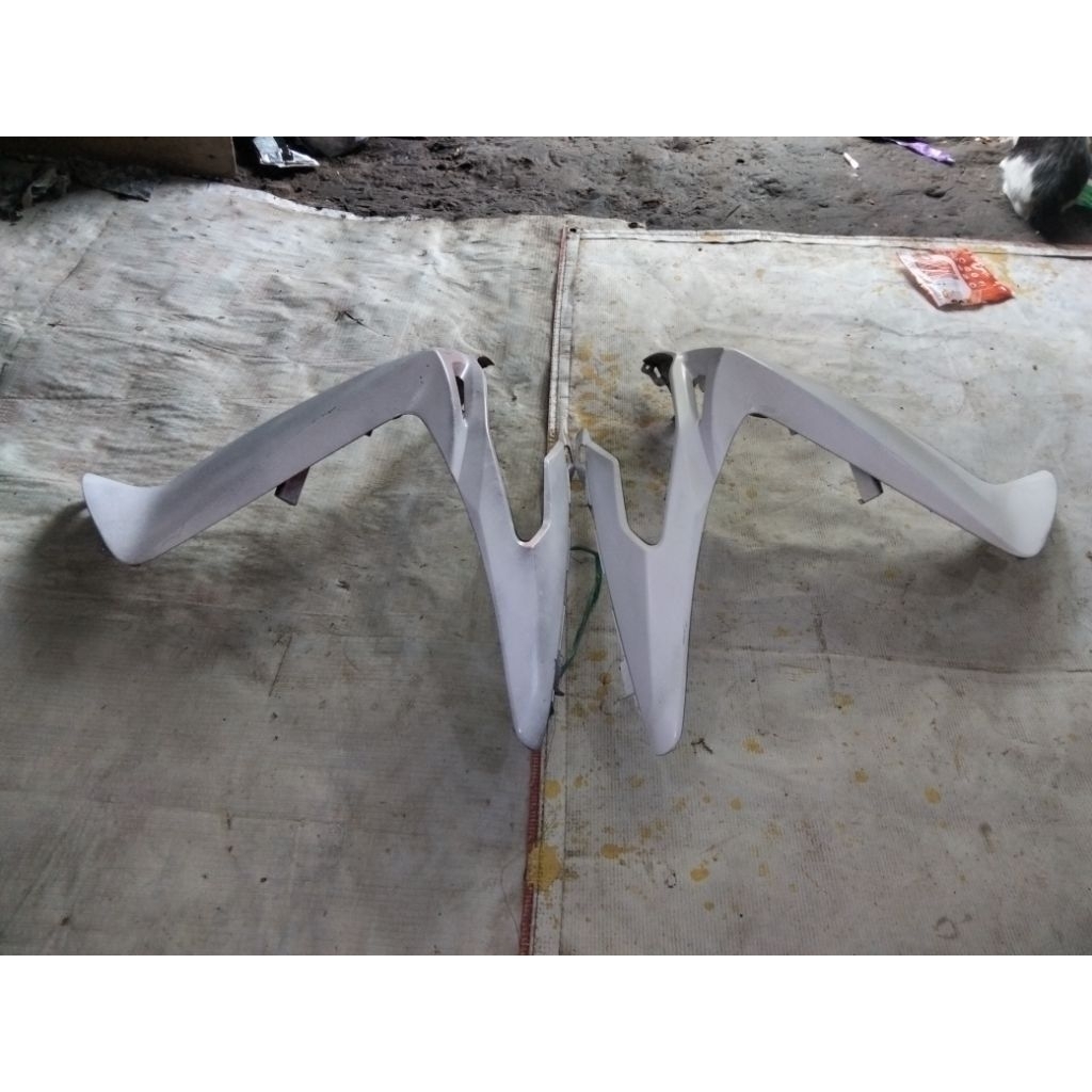 Cover tameng depan Yamaha Xeon karbu kanan kiri original copotan 44D