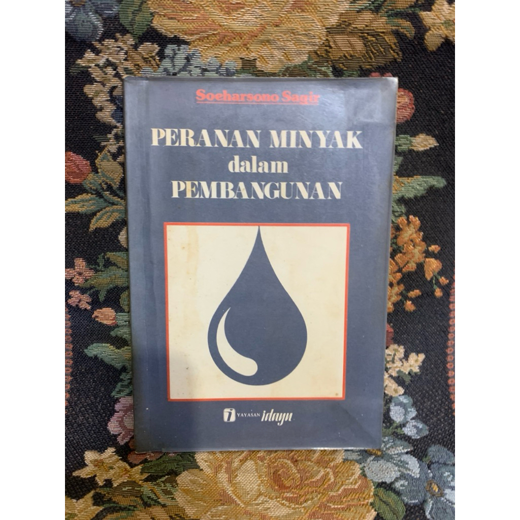 Peranan minyak dalam pembangunan by Soeharsono sagir