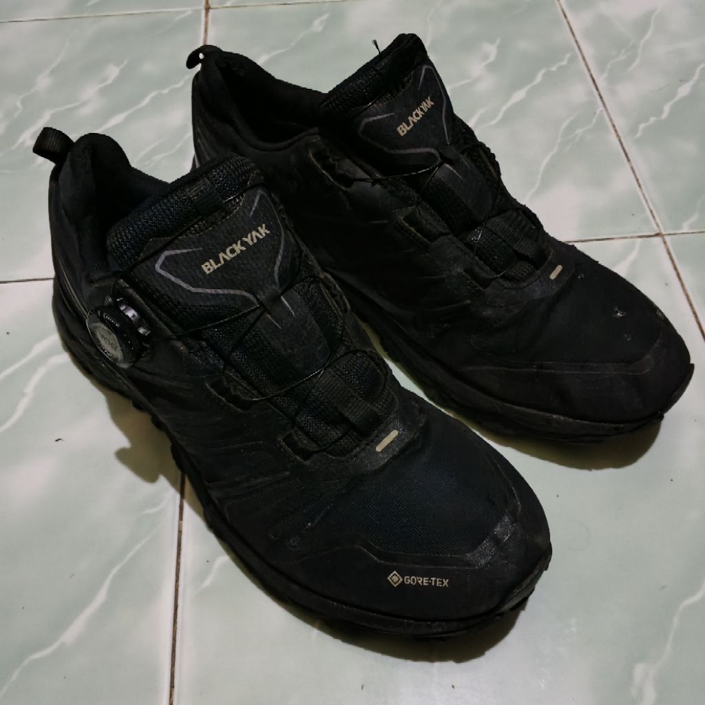 Sepatu Gunung Hiking Outdoor BLACK YAK GORETEX SIZE 44.5 INSOLE 29 CM/290