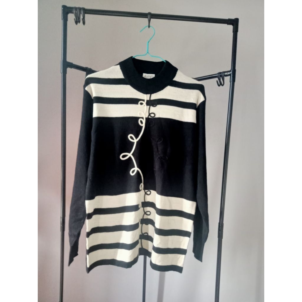 PRELOVED SWEATER RAJUT BAHAN RAJUT TEBAL
