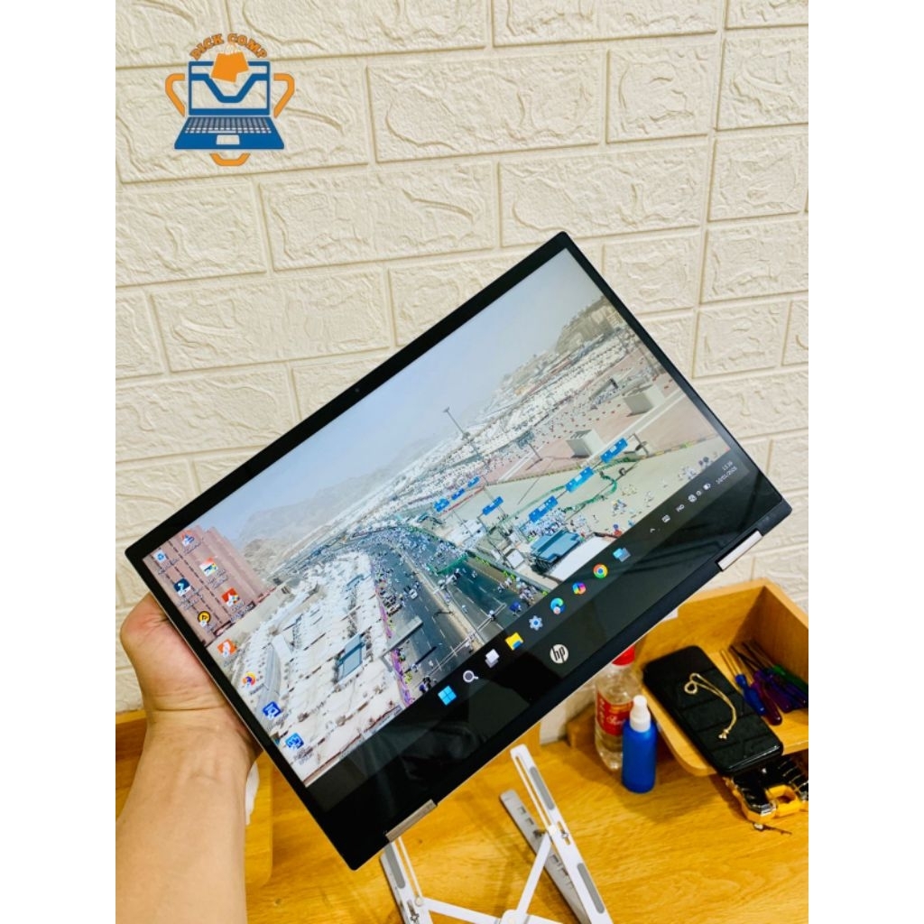 HP Pavilion X360 touchsreen. core i5 gen 11. ram 8/512gb ssd. normal