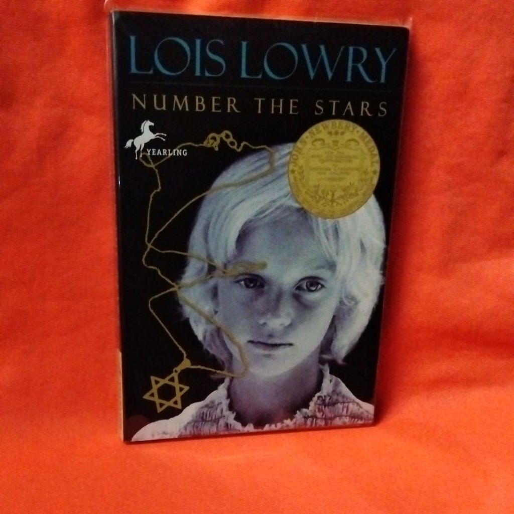 Novel LOIS LOWRY
NUMBER THE STARS

NEWBERY-M

YEARLING