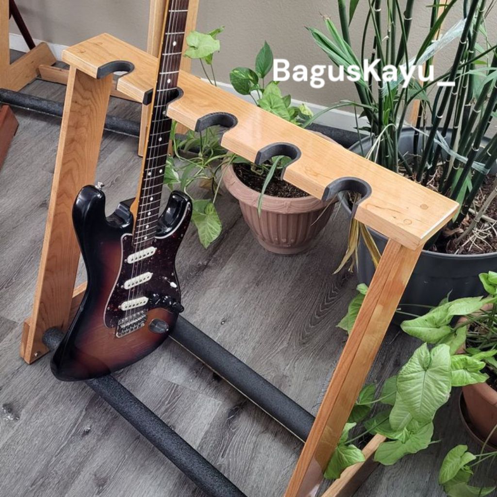 rak gitar kayu - stand gitar kayu - slot 3-5 - rak gitar - rak gitar aesthetic - rak gitar kayu bagu