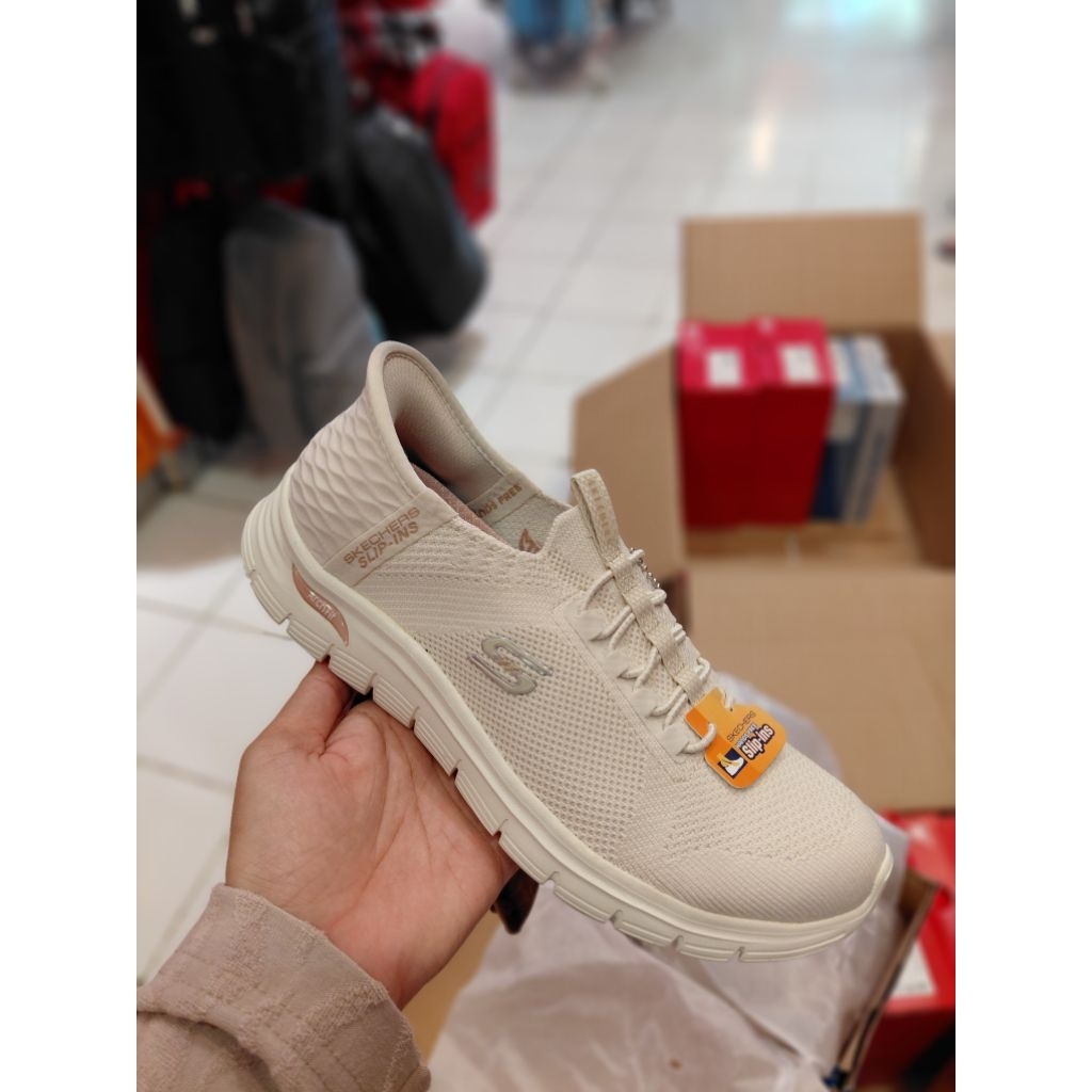 SKECHERS ARCH FIT VISTA