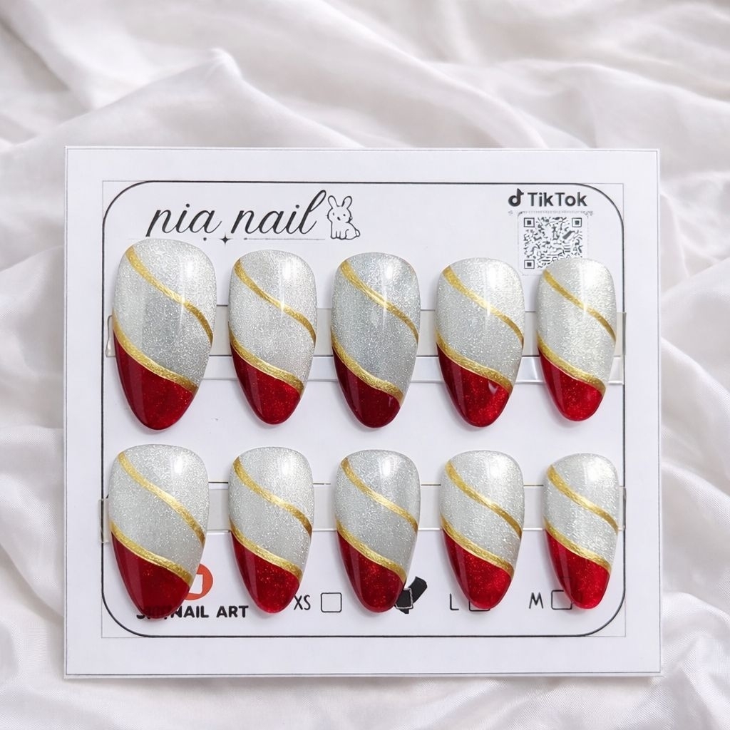 kuku palsu / press on nail putih dengan sedikit merah di ujung kuku cocok untuk acara penting dan ta