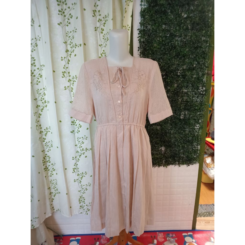 Dress Bordir Bunga Tali Beige Aesthetic Kancing Depan Manis Wanita Lengan Pendek