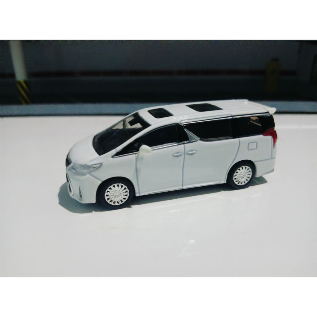 Diecast Lexus LM300h 1/64