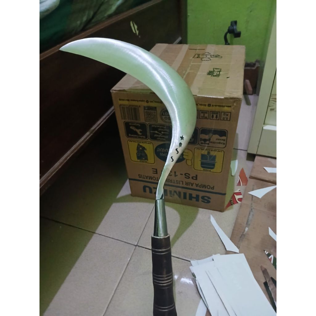 arit rumput / alat berkebun