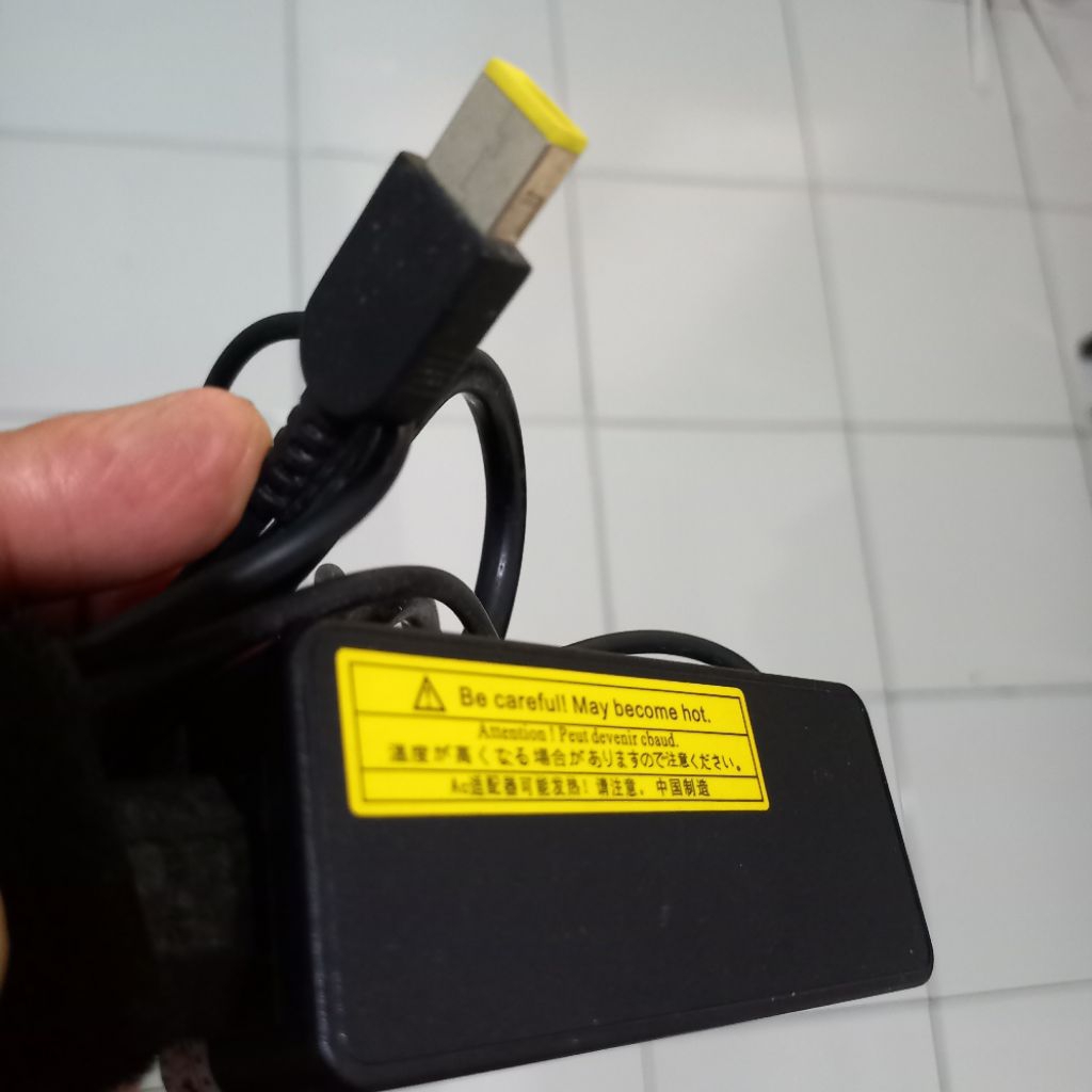 Adaptor Laptop charger Lenovo colokan kotak