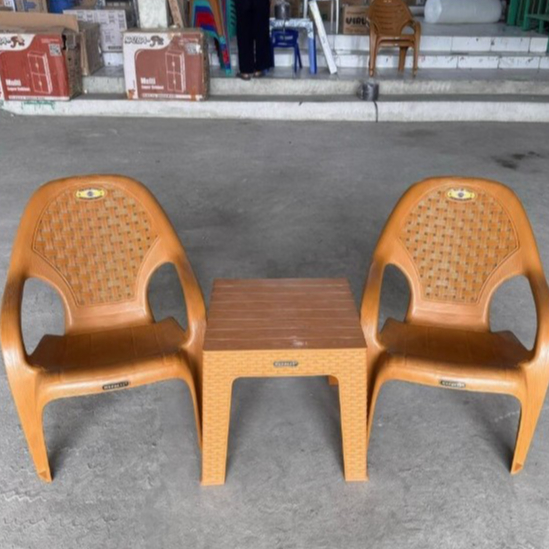 Kursi Teras Santai Plastik Napolly / Kursi Santai Plastik Napolly / Kursi Taman Motif Rotan 932