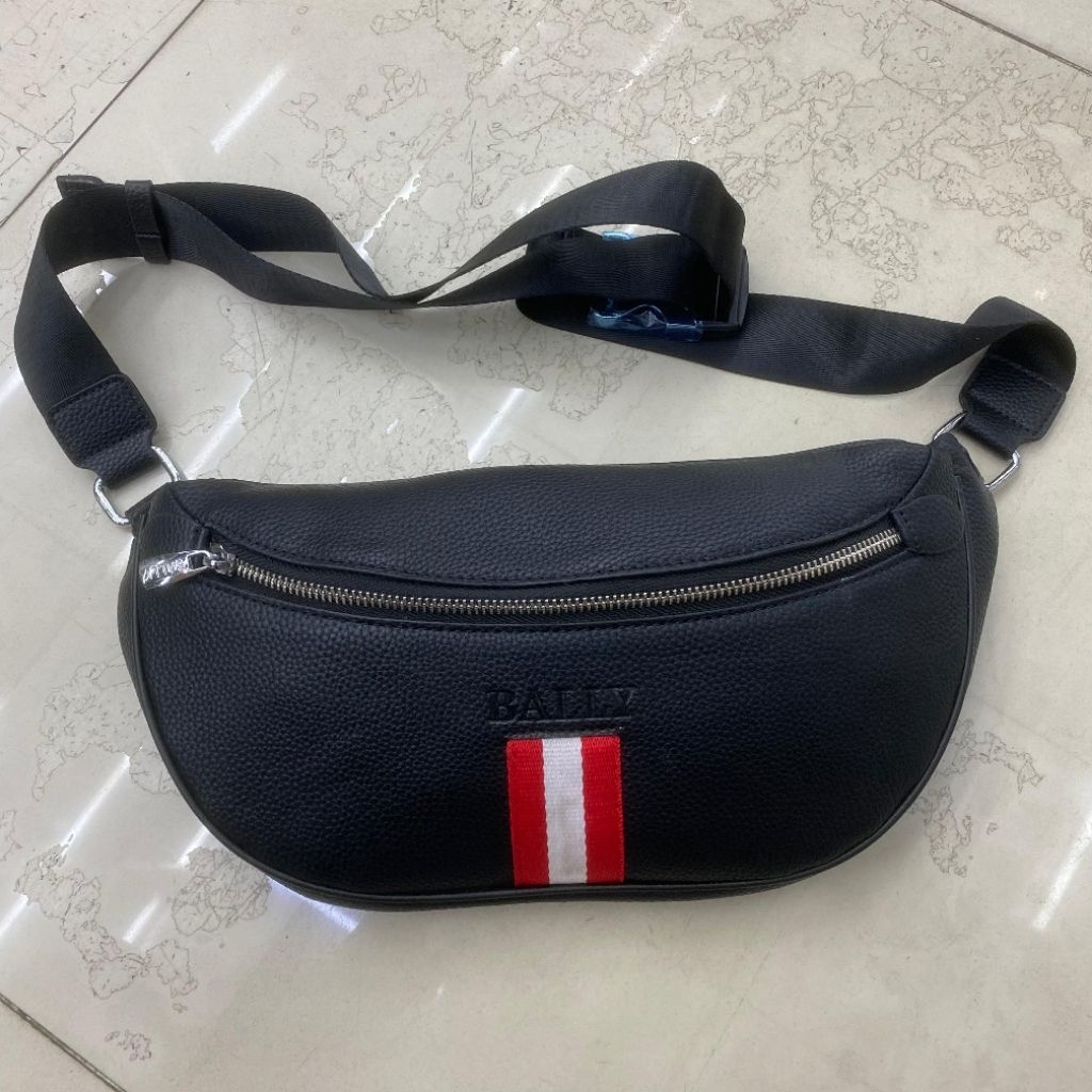 TAS PINGGANG PRIA BALLY KULIT PREMIUM SIZE 35x17CM / SLING BAG GARIS MERAH PUTIH
