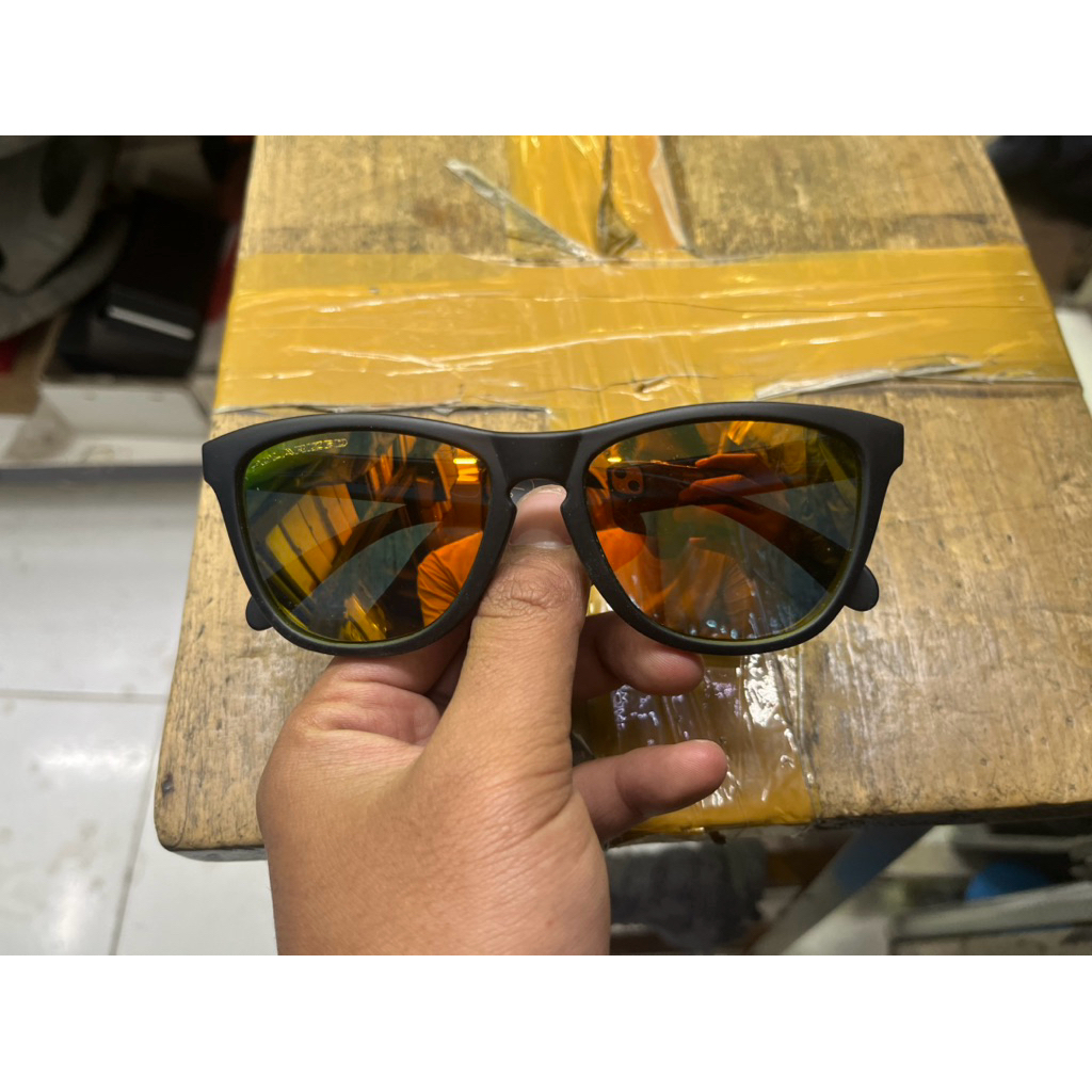 KACAMATA OAKLEY FROGSKIN LOGO KUNING LENSA FIRE