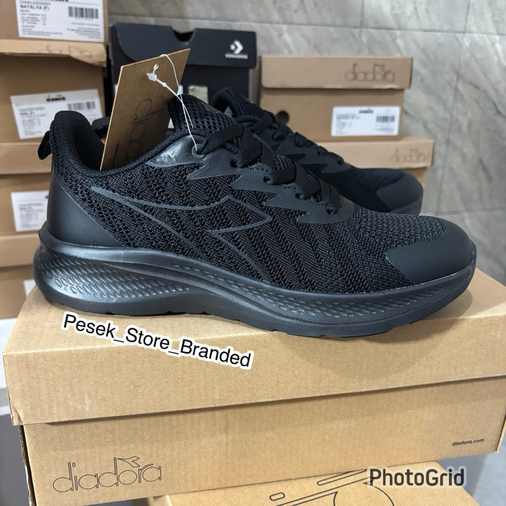 Sepatu Diadora Niaga (M) Full Hitam size 36,41,44,45 original sale