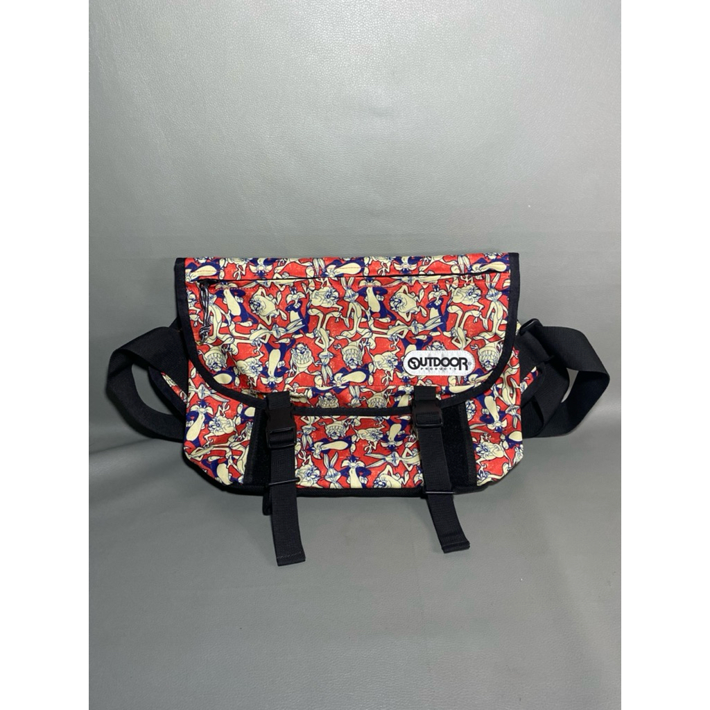 OUTDOOR SLINGBAG/ VINTAGE OUTDOOR SLINGBAG X LOONEY TUNES/tas slempang outdoor x looney tunes origin
