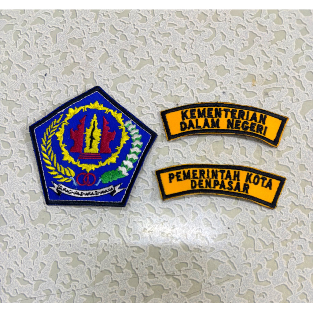 Sepaket Emblem PEMKOT Denpasar Latar Kuning. Emblem Bordir Pemerintah Kota Denpasar Latar Kuning