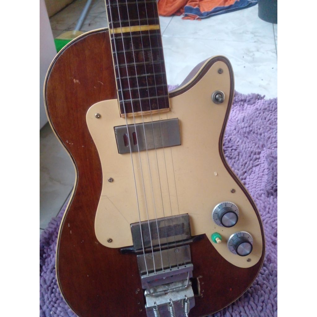 GITAR LISTRIK JADUL VINTAGE UNIK DAN ANEH