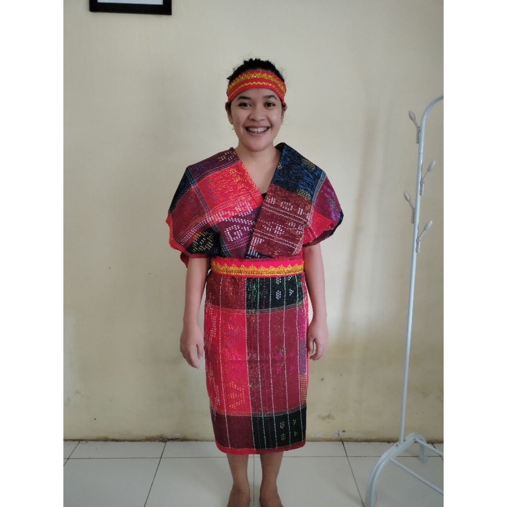 pakaian adat Batak perempuan,Pakaian prewedding Batak,pakaian penari batak