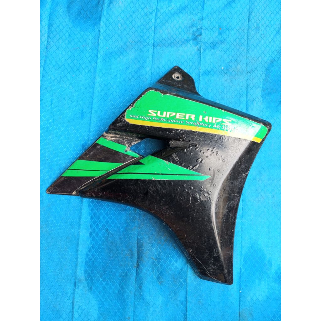sirip tangki Kawasaki ninja R sebelah kanan original / sirip tangki ninja R Original copotan