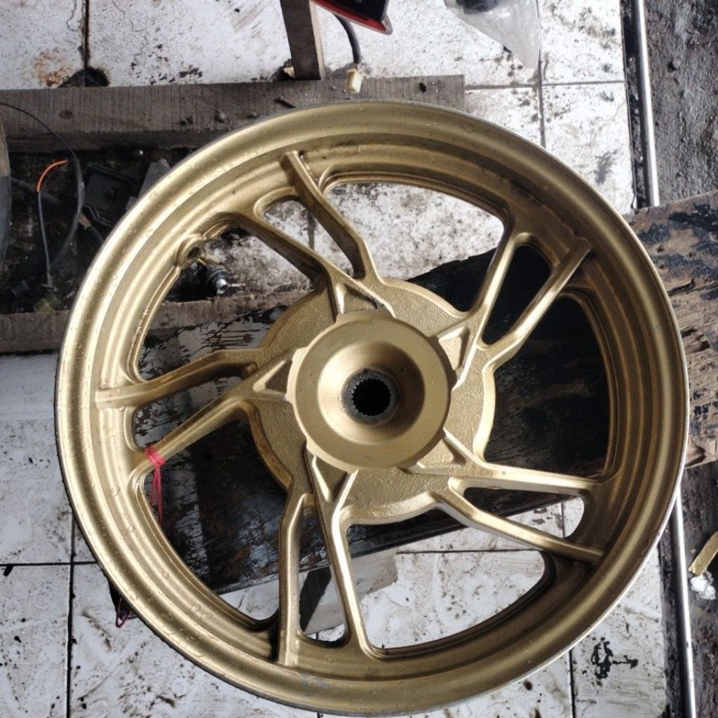 Pelk/velg belakang Vario 125/150 all new 2018 up original copotan warna gold