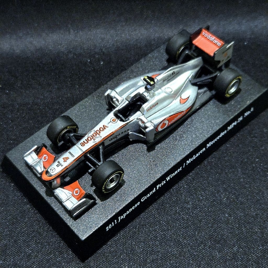 Kyosho McLaren F1 Mp4-26 No.4 Jenson Button 1/64 (very rare)