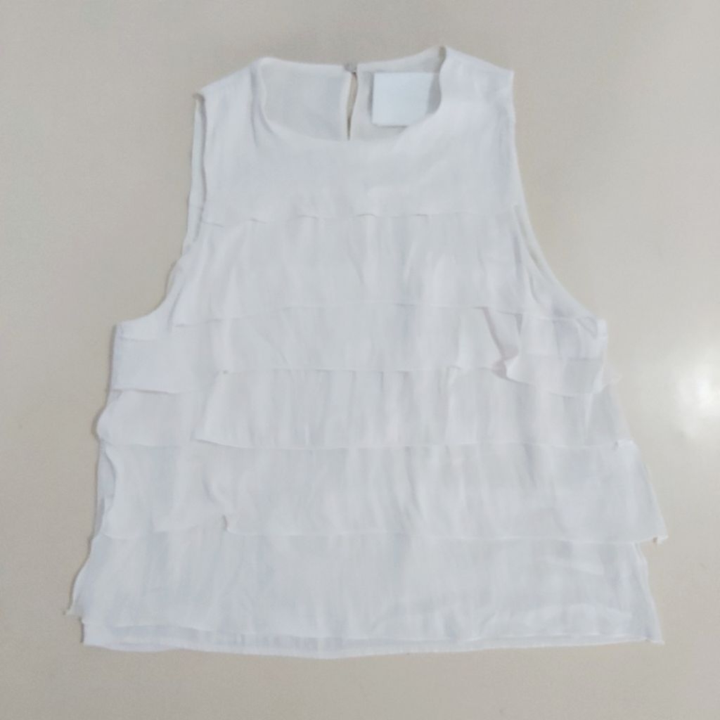 BLOUSE TANPA LENGAN WANITA KEKINIAN PUTIH TULANG PRELOVED