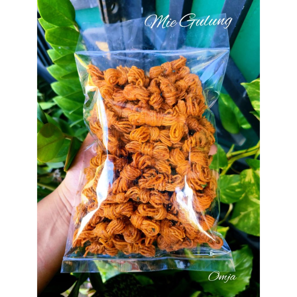 MIE GULUNG PEDAS DAUN JERUK