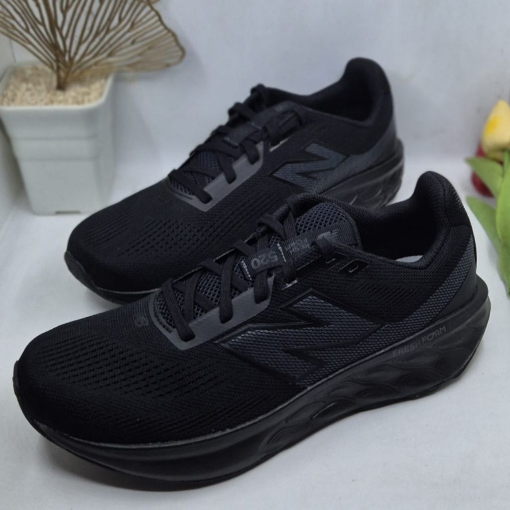 SEPATU NB 520 TRIPLE BLACK MEN'S RUNNING SHOES ORIGINAL SEPATU LARI PRIA