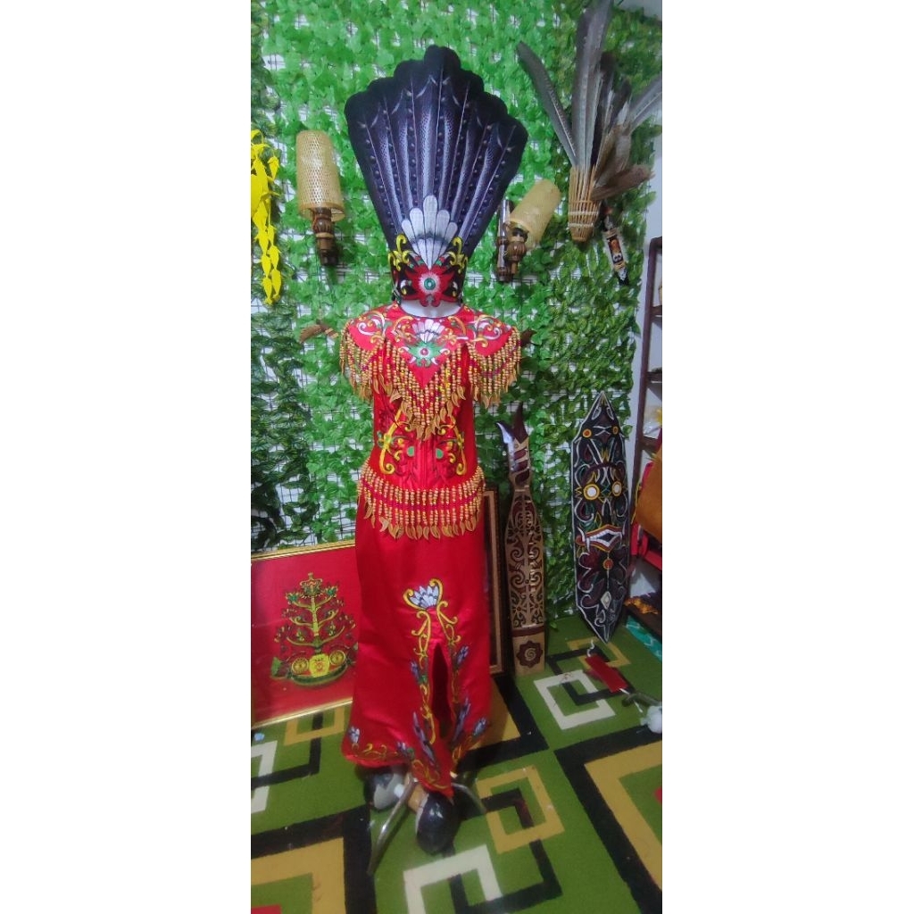baju adat wanita dayak full set