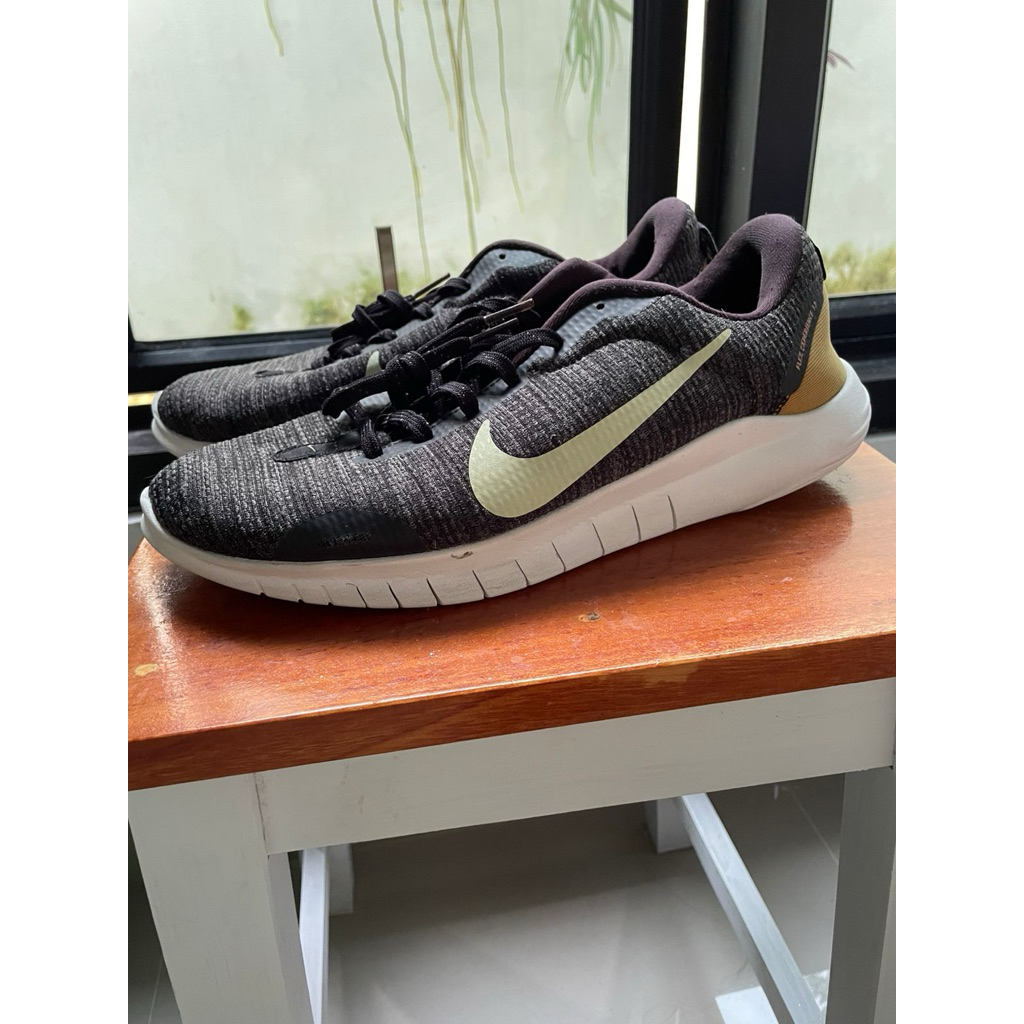 PRELOVED Nike Flex EXPERIENCE RUN 12