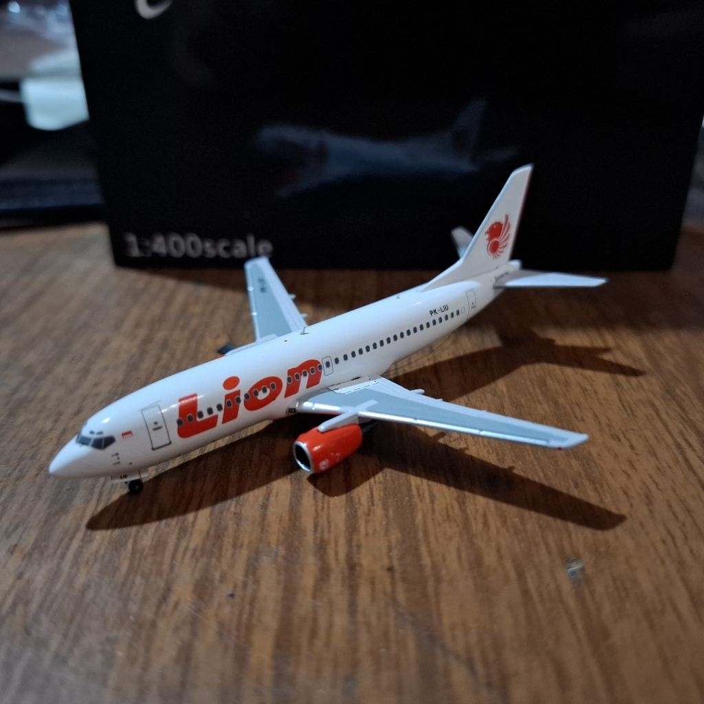 diecast pesawat Panda Modes Boeing B737-300 Lion Air 1:400